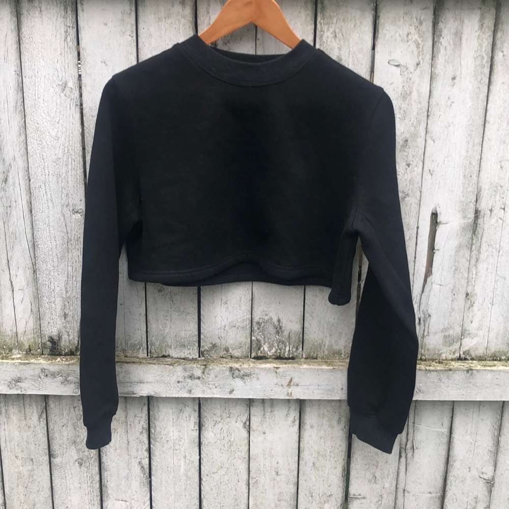 7115 by szeki cropped sweatshirt